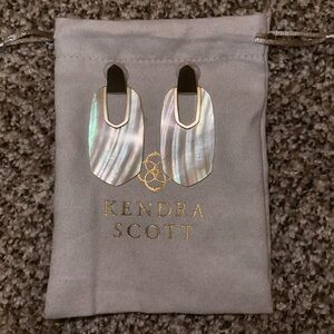 Kendra Scott Statement Earring in iridescent abalone